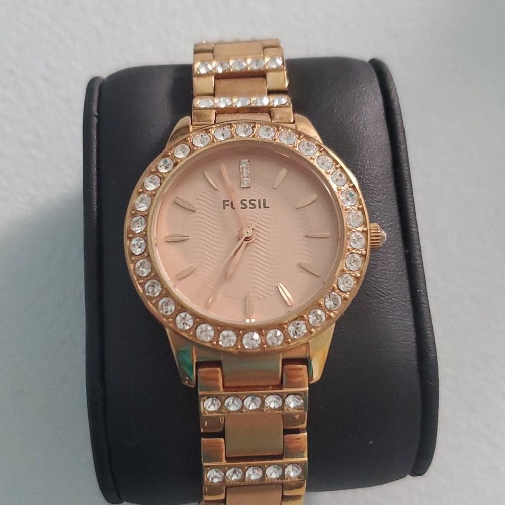 Rose gold Fossil watch